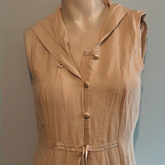 Vintage Wayne Diamond design hooded three button vest with tie waist. - Picture 2 of 8